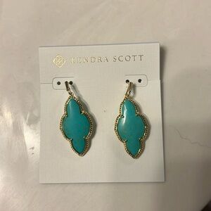 NWT Kendra Scott earrings